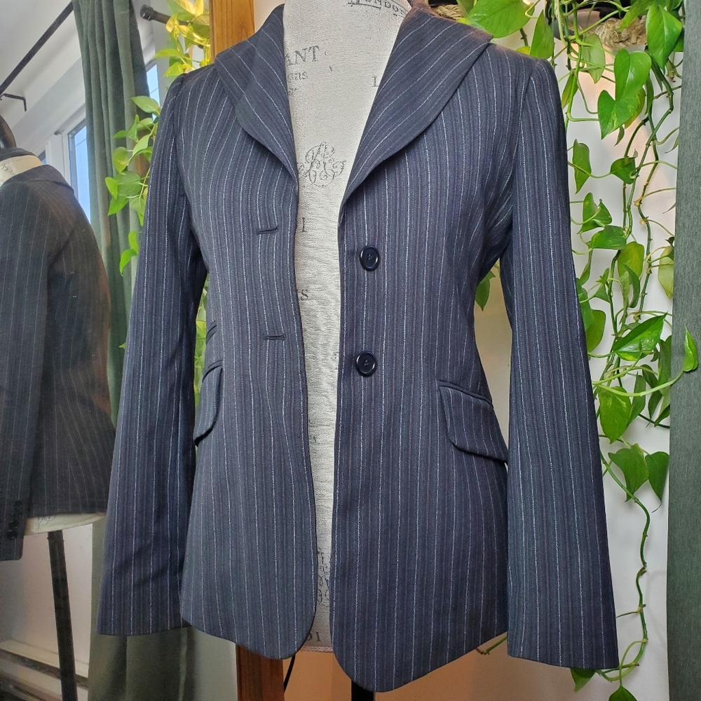 BCBG MAXAZRIA | Pinstripe Single Breasted Contoured Collared Blazer Jacket - Picture 3 of 12